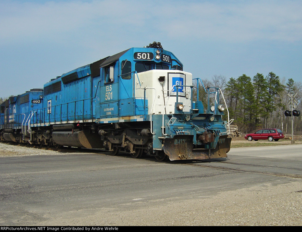 ELS 501 crossing Henriette Avenue